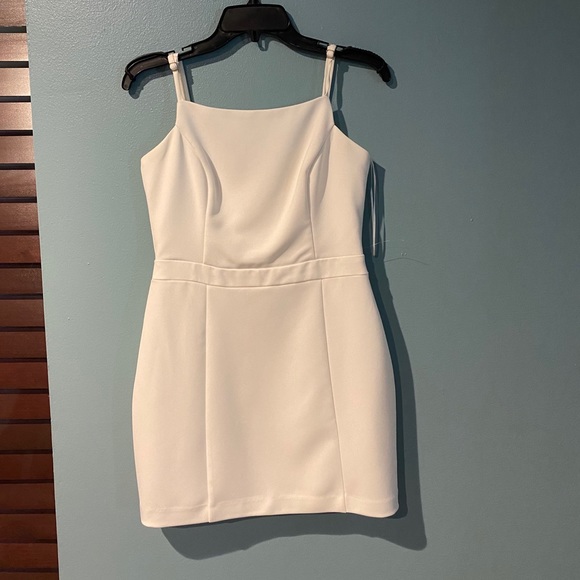 Formal White dress - Picture 1 of 5